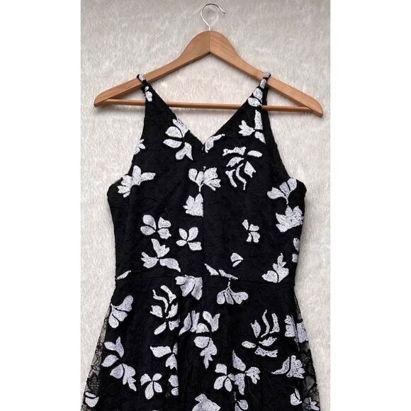 Dress the Population Audrey Plunge Neck Lace Overlay Midi Dress, Size Medium - Picture 13 of 16